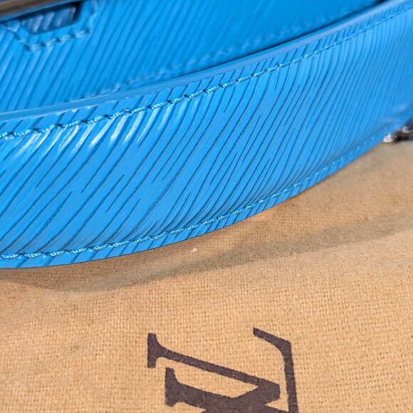 Louis Vuitton Cyan Blue Twist MM Bag in Epi Leather - Picture 2 of 16
